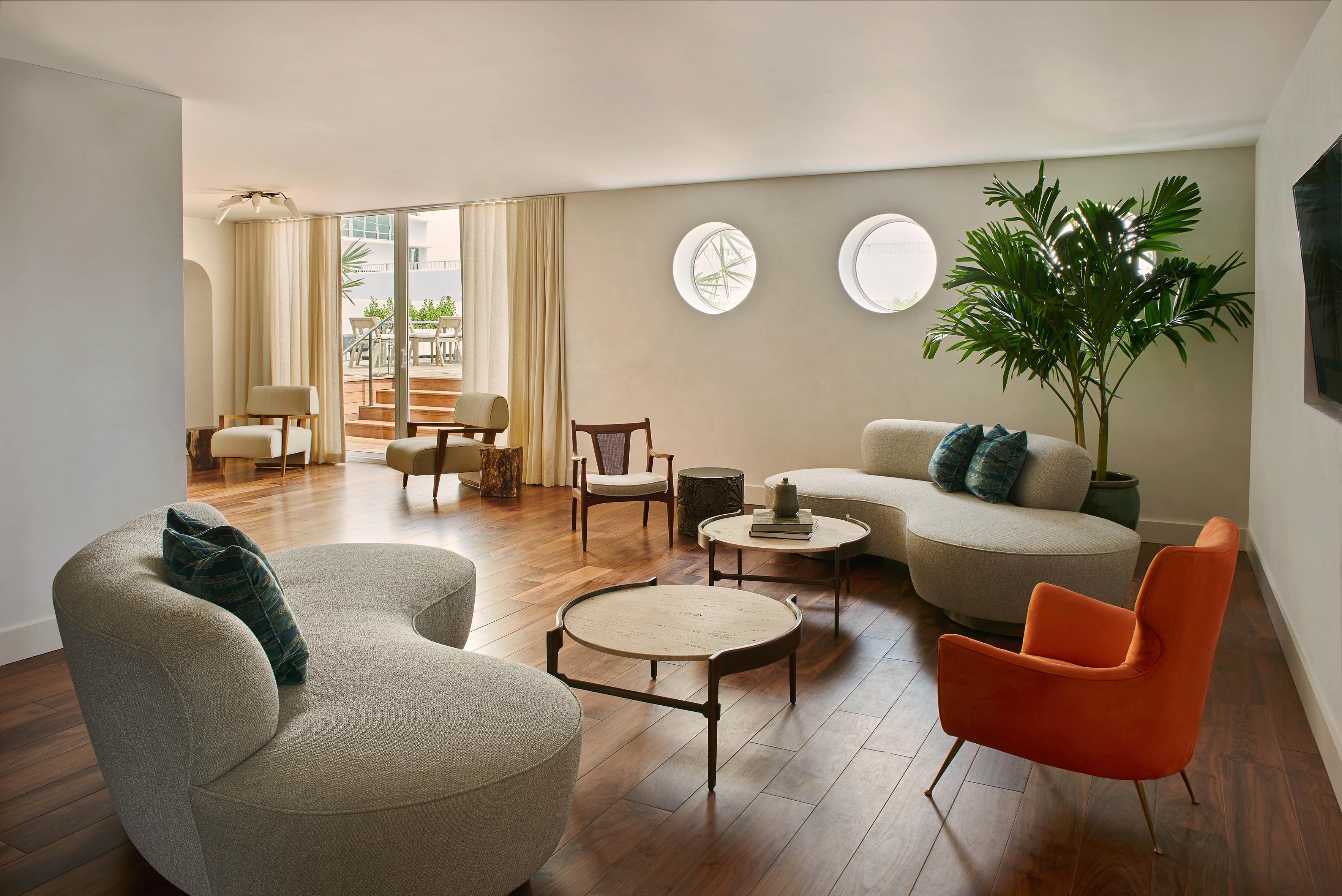 Nautilus Sonesta Miami Beach Exterior photo The Living Room at The Standard East Village
