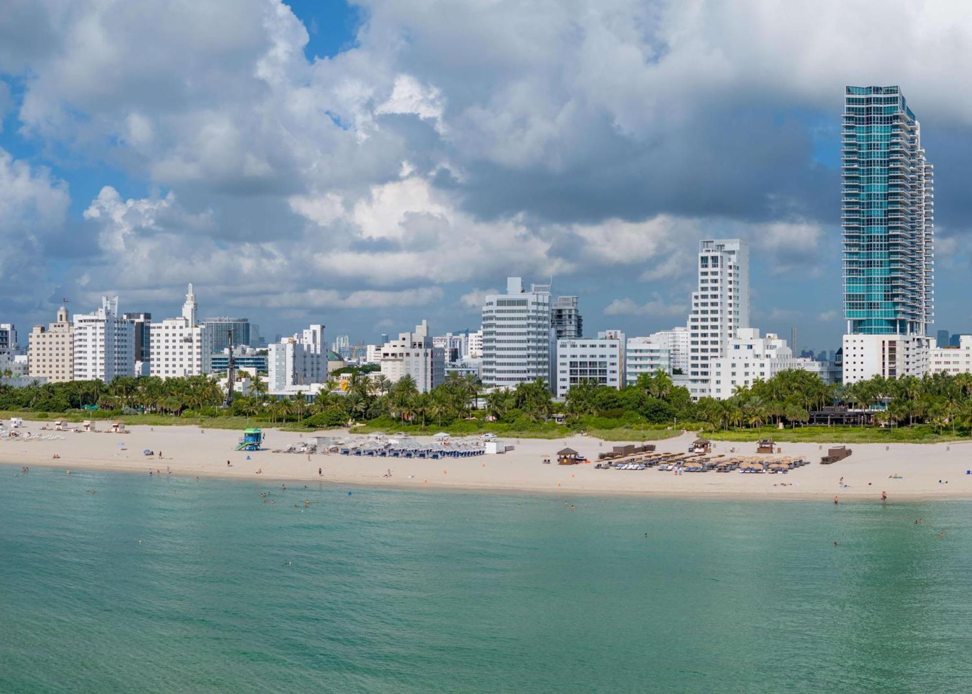Nautilus Sonesta Miami Beach Exterior photo South Beach skyline