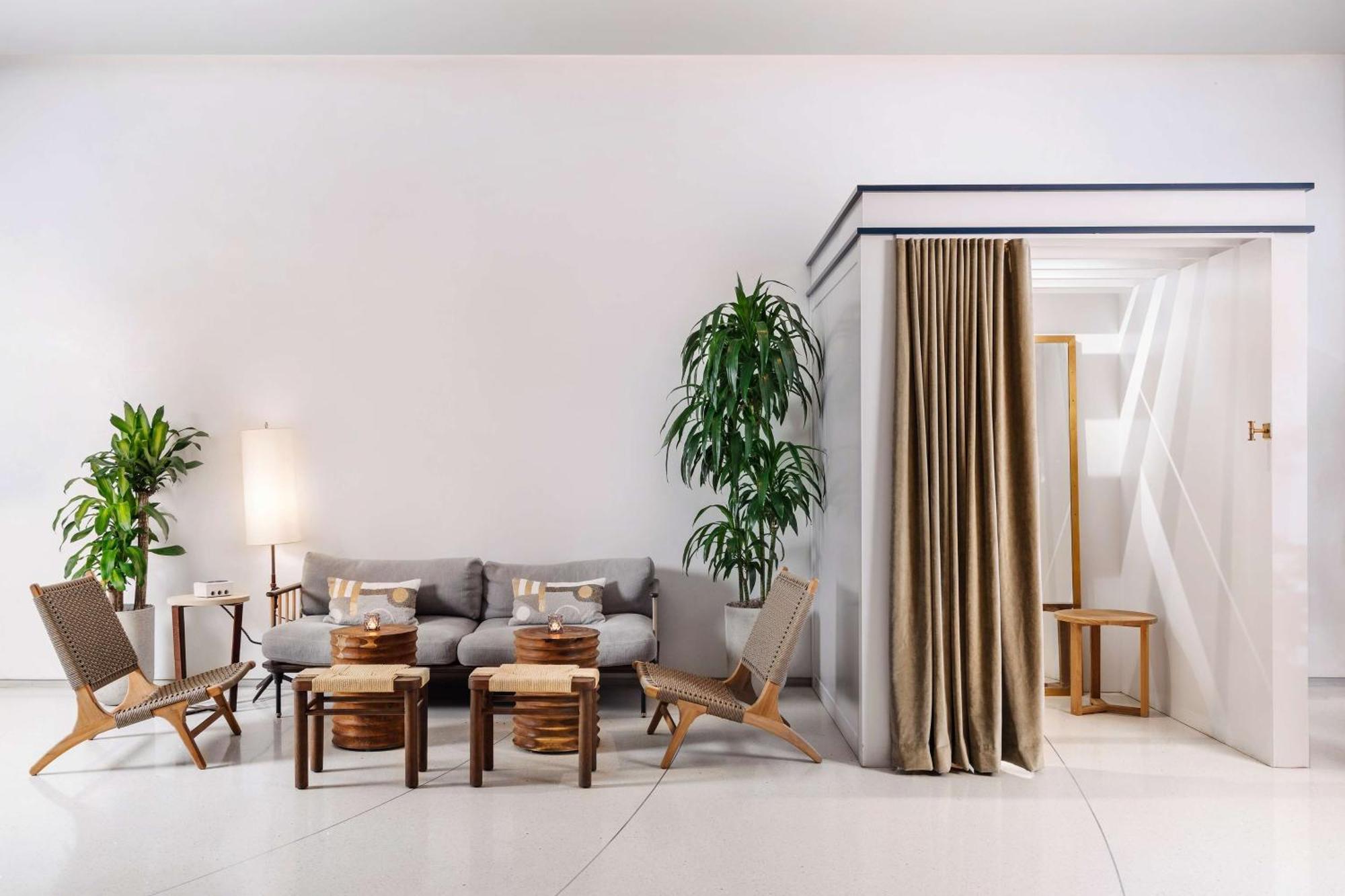 Nautilus Sonesta Miami Beach Exterior photo A curtain used as a room divider