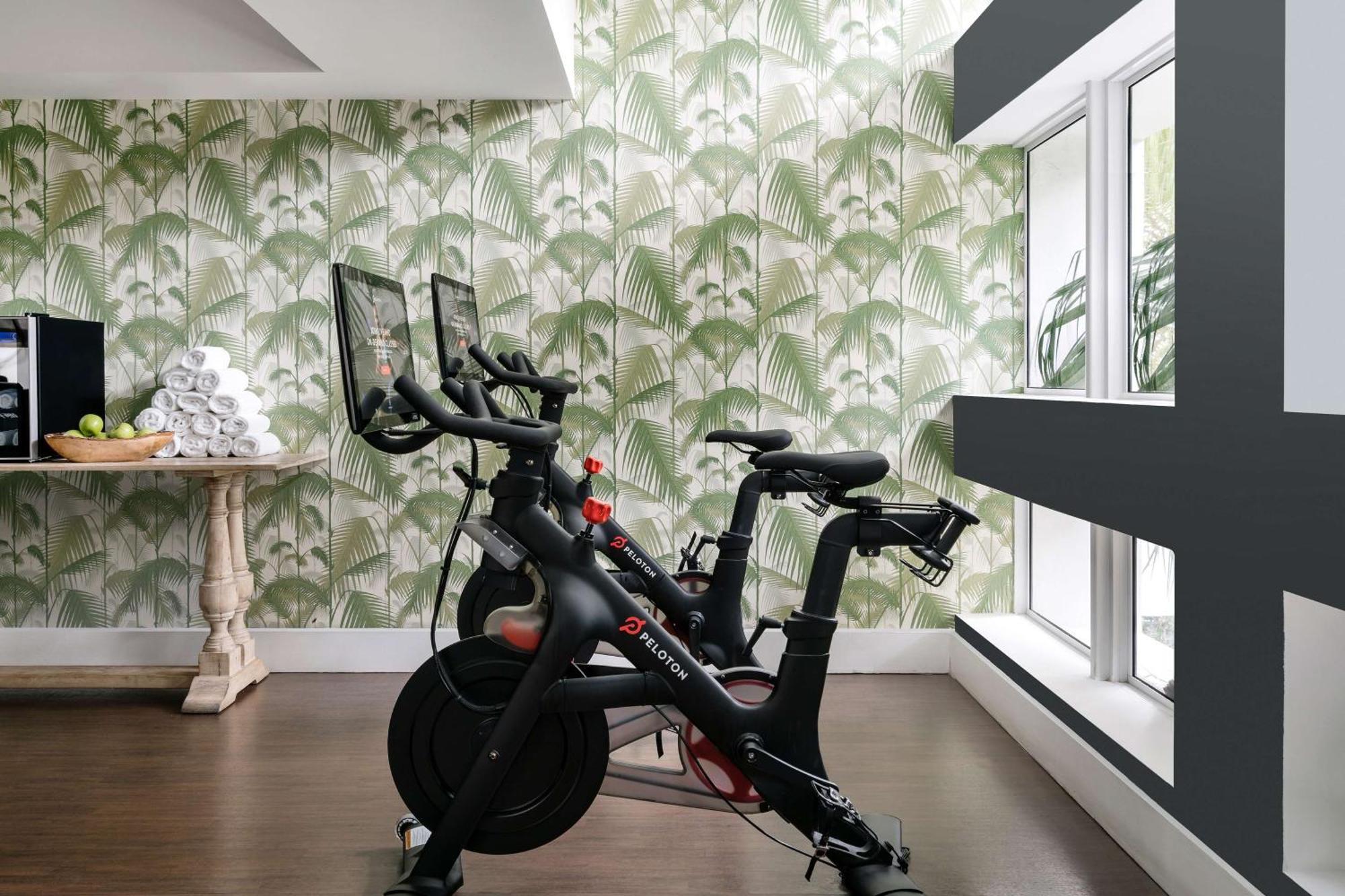 Nautilus Sonesta Miami Beach Exterior photo Peloton stationary bike