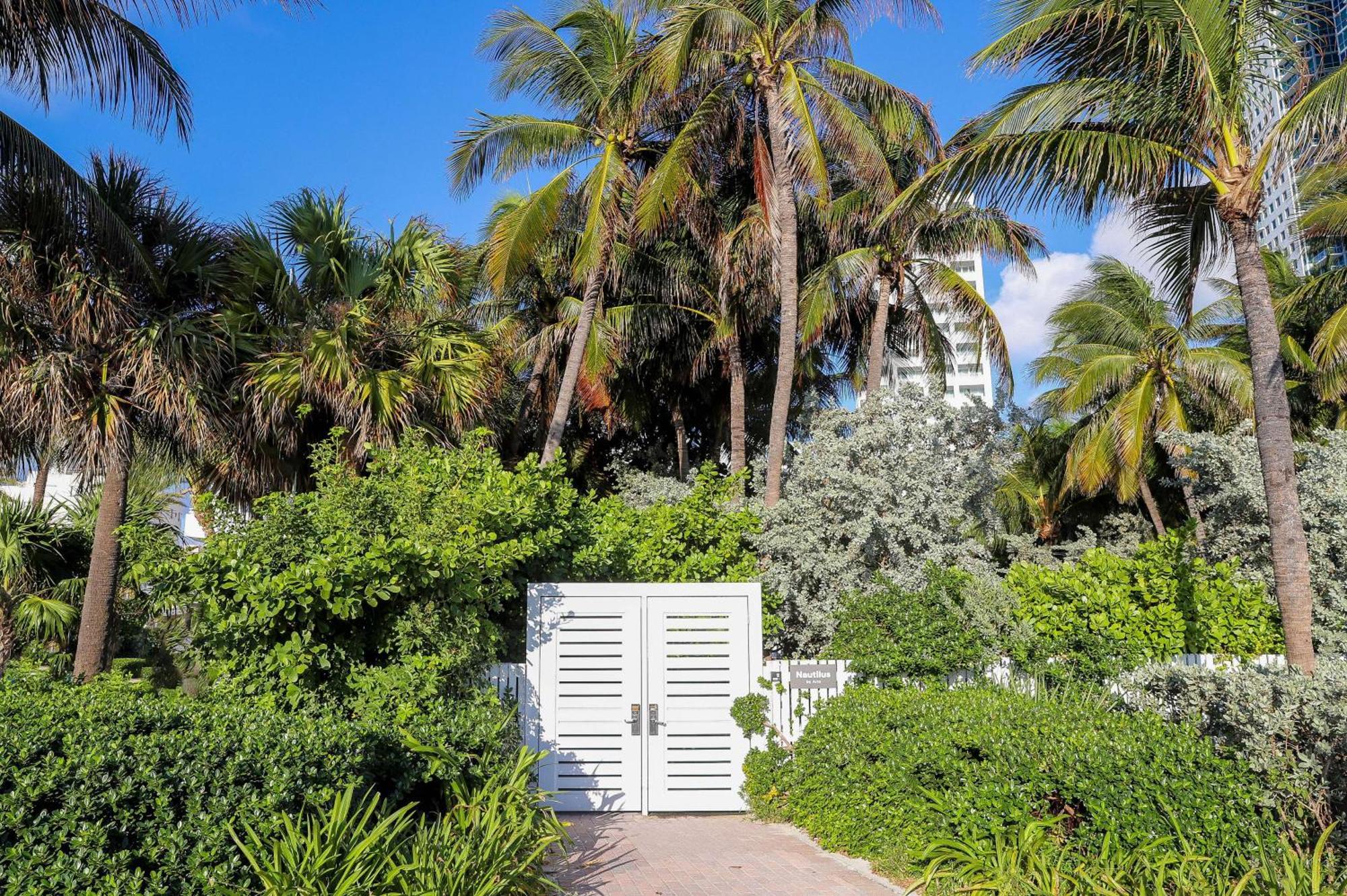 Nautilus Sonesta Miami Beach Exterior photo Entrance to the property