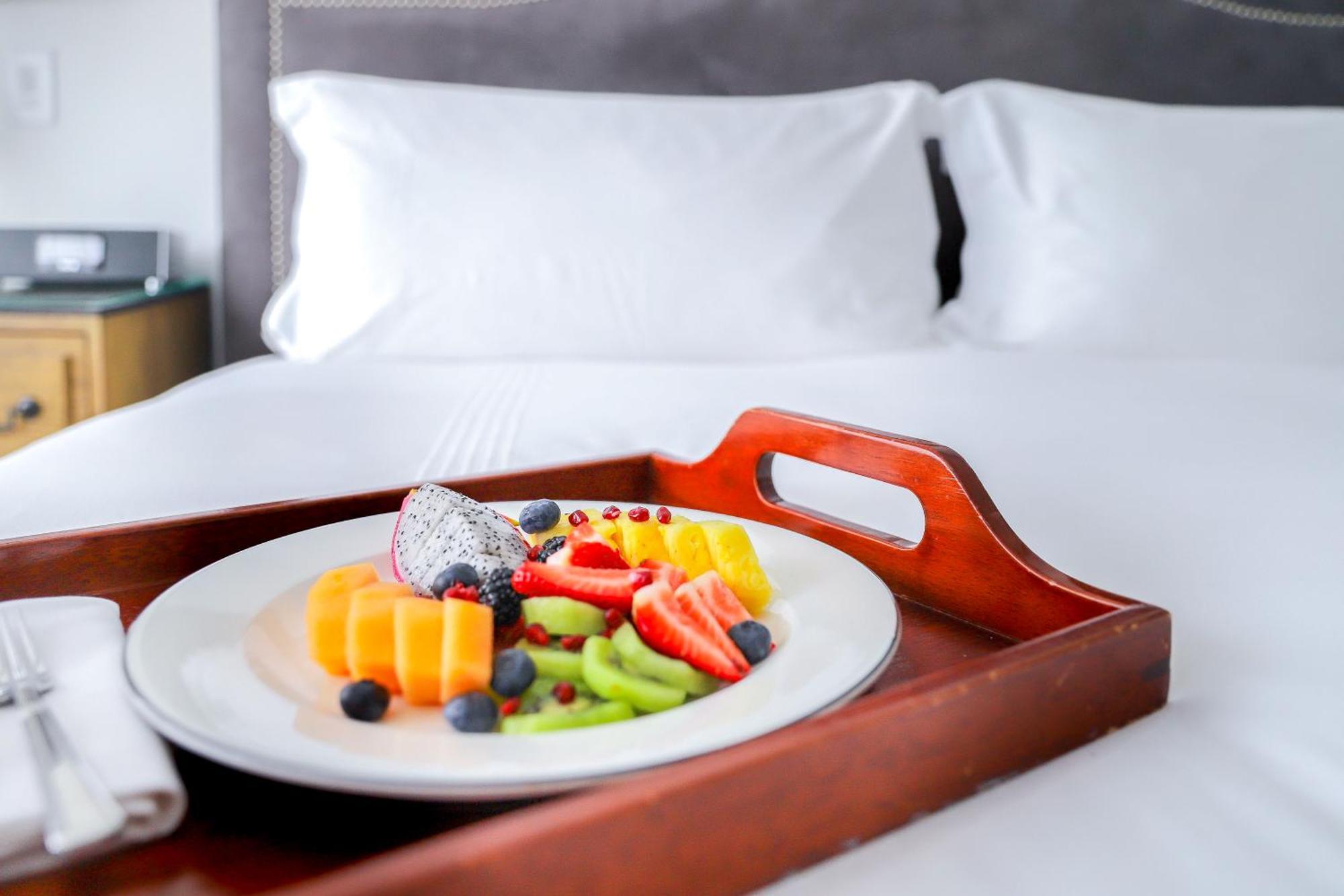 Nautilus Sonesta Miami Beach Exterior photo Fruit salad